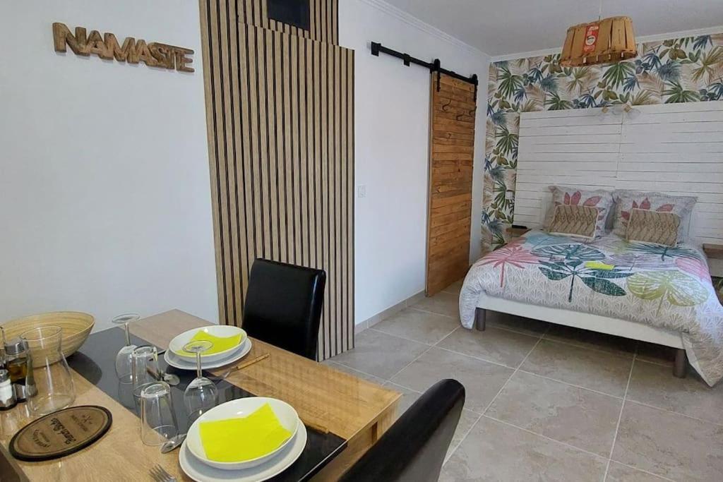 Gite De L'Olivier, Classe, Climatise, Jardin Avec Parking Gratuit Devant Le Logement Et A 5 Minutes Du Centre-Ville A Pied LʼIsle-sur-la-Sorgue Esterno foto